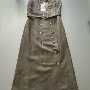Brand new button up olive green midi dress with matching belt. Very stylish!